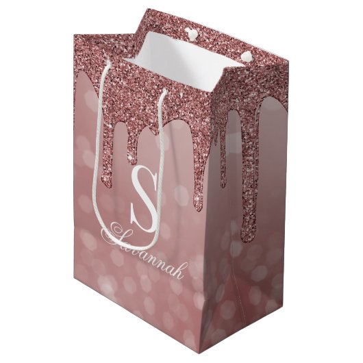 Roos Gold Sparkle Glitter Drips Bokeh Monogram Medium Cadeauzakje (Voorkant Gekanteld)