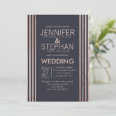 Roos Gold Stripes en Navy Blue Wedding Invitation Kaart (Staand voorkant)