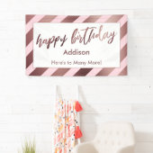 Roos Gold Stripes op pastel roze Happy Birthday Spandoek (Insitu)