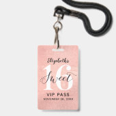 Roos Gold Sweet 16 Birthday VIP Badge (Voorzijde met lanyard)