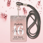 Roos Gold Sweet 16 Birthday VIP Badge<br><div class="desc">Een slimme manier om je gasten uit te nodigen voor je zoete 16 verjaardagsfeestje. Deze Goud van het douaneroos gouden 16 de pasbadge uitnodigingen van VIP zijn zeker om uw gasten te drukken. Het ontwerp is voorzien van een faux roos goud geborsteld metaal met zilver glittervormig en een modern handgeschreven...</div>