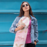 Roos Gold Turtle roze marmer Ink Jouw naam Persoonlijk Skateboard<br><div class="desc">Roos goudstamschildpadden op een roze marmerinkachtergrond. Een kustmeisjes ontwerp. Pas het aan met jouw naam en monogram.</div>