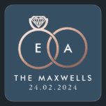 Roos Gold Wedding Ring Monogram Naam Datum marine Vierkante Sticker<br><div class="desc">Een modern monogram krijgt glam met intertwind roos gouden trouwringen met gemakkelijk te personaliseren witte tekst voor je initialen,  getrouwde naam en trouwdatum op deze klassieke blauw vierkant sticker,  perfect voor enveloppen en huwelijksgunsten.</div>