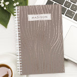 Roos Gold Wood Grain Abstract Luxe glam Planner<br><div class="desc">Roos Gold Wood Grain Abstract Luxe Glam Planner.  roos gouden houten korrelpatroon luxe metalen lijnen. Trendy modern meisje patroon. Pas dit douaneontwerp met uw eigen naam of tekst aan.</div>
