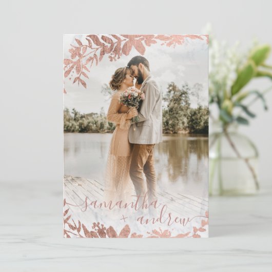 Roos Goud Bloemen Marmeren Script 5 foto's bruilof Kaart (Staand voorkant)
