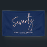 Roos goud & Blue 70th Birthday Party Banner<br><div class="desc">Dit eenvoudige verjaardagsbannerontwerp is voorzien van stijlvolle gouden letters "70" op een blauw marineklein. U kunt de tekst personaliseren. Overeenkomende 70e verjaardag uitnodiging en partijbenodigdheden beschikbaar in mijn winkel BaraBomDesign.</div>