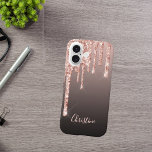 Roos goud druppelt koperen ombre naam girly iPhone 16 hoesje<br><div class="desc">Een elegante,  girly en glamoureuze telefoonhoes. Roos goud,  koperdruppels,  verfdruppels. Zwarte,  bruine ombre achtergrond. Invoegen jouw naam,  geschreven met een moderne hand geletterde stijl script. Rozen gouden letters.</div>