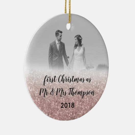 Roos Goud Eerste Kerst Mr & Mrs Paar Foto Keramisch Ornament (Rechts)