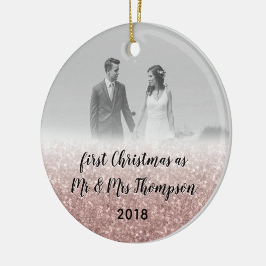 Roos Goud Eerste Kerst Mr & Mrs Paar Foto Keramisch Ornament (Links)