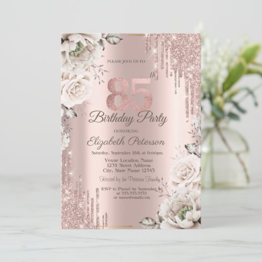 Roos goud, glitter druppels, witte bloemen 85th kaart (Staand voorkant)