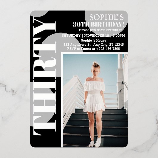Roos Goud Modern Zwart 30e Verjaardagsfeestfoto Folie Uitnodiging (Voorkant)
