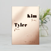 Roos goud moderne gedurfde typografie elegante bru folie uitnodiging (Staand Voorkant)