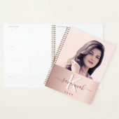 Roos Goud Roze Aangepaste Foto Monogram 2025 Planner (Display)