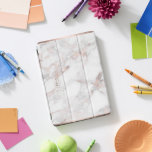 Roos-goud & witte faux marmer Stone iPad Pro Cover<br><div class="desc">Elegante moderne trendy roos-gouden faux marmeren stenen sjabloon voor op maat gemaakte monogram.</div>