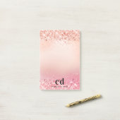 Roos goudblush roze monogram post-it® notes (Op bureau)