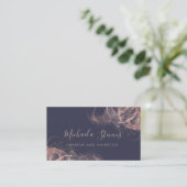 Roos goudbruin roze elegant script navy visitekaartje (Staand voorkant)