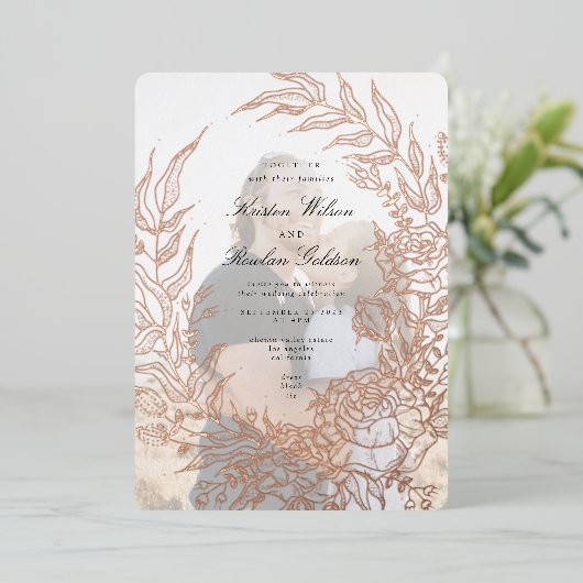 Roos gouden bloemenkrans smaragdgroene foto bruilo folie uitnodiging (Staand Voorkant)