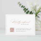 Roos gouden Classic Elegance Script QR code bruilo RSVP Kaartje (Staand voorkant)