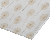 Roos gouden dandelion wenswitte achtergrond snijplank (Hoek)