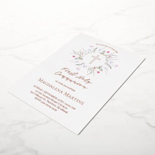 roos gouden details Eerste Communie wilde bloemen Folie Uitnodiging (Gedraaid)