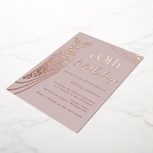 Roos Gouden Folie Jurk Roze Elegant 70e Verjaardag Folie Uitnodiging (Gedraaid)