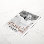 Roos gouden folie Klasse van 2023 scriptfoto Folie Uitnodiging (Gedraaid)