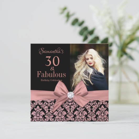 Roos gouden glitter damask 30e verjaardag uitnodig kaart (Staand voorkant)