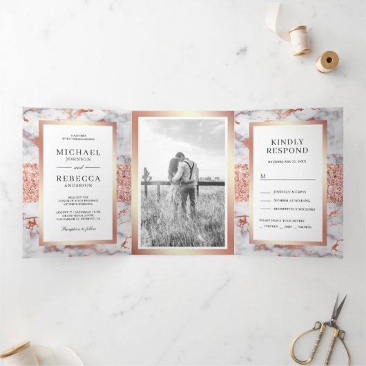 Roos Gouden Glitter Wit Marmeren Fotobruiloft Drieluik Uitnodiging (Binnen)