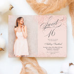 roos gouden glitterscript zwart roze foto Sweet 16 Kaart<br><div class="desc">Een modern,  eenvoudig roos goudglitter is stijlvol op aanpasbare,  lichtroze,  zestien verjaardagsfeestdagen,  voeg uw afbeelding toe met een elegant draaiend calligrafisch script.</div>