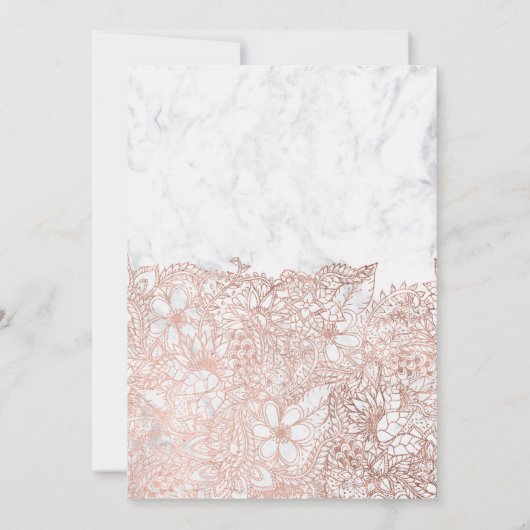 Roos gouden marmer met bloemetjestypografie bruilo kaart (Achterkant)