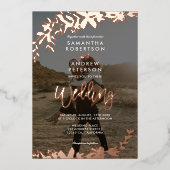 Roos gouden scriptpografie Floral foto bruiloft Folie Uitnodiging (Voorkant)