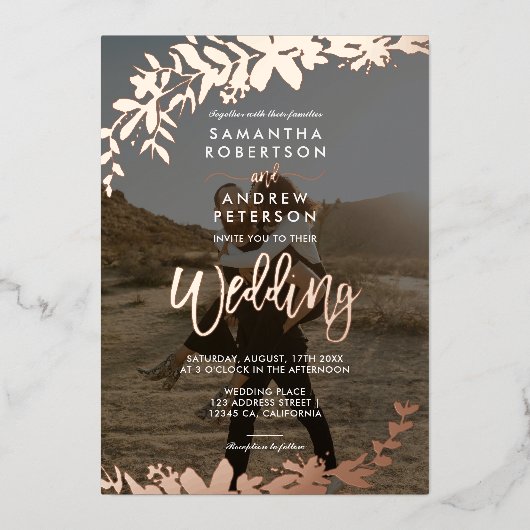 Roos gouden scriptpografie Floral foto bruiloft Folie Uitnodiging (Voorkant)