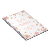 Roos Gouden Sneeuwvlokken op Witte Geboortestatist Notitieboek (Rechterzijde)