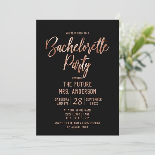 Roos Gouden Typografie Bachelorette Feestuitnodigi Kaart (Staand voorkant)
