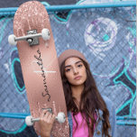 Roos goudFolie Glitter Monogram  Persoonlijk Skateboard<br><div class="desc">Dit ontwerp kan worden gepersonaliseerd door de aanpassingsoptie te kiezen om tekst toe te voegen of andere veranderingen aan te brengen. Als dit product de optie heeft om het ontwerp naar een ander object over te brengen, moet u het ontwerp zo nodig aanpassen. Neem contact met me op colorflowcreations@gmail.com als...</div>