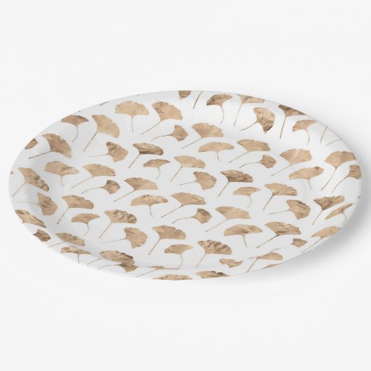 Roos goudginko verlaat witte achtergrond papieren bordje (Gekanteld)