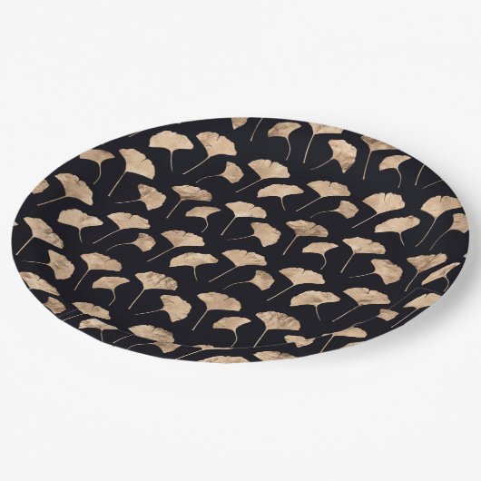 Roos goudginko verlaat zwarte achtergrond papieren bordje (Gekanteld)