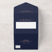 Roos goudgrens marineblauw script bruiloft all in one uitnodiging (Buitenkant)
