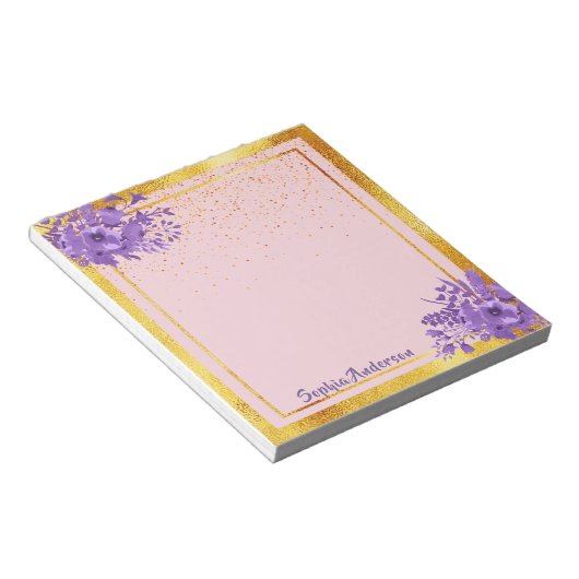 Roos goudhoudende paarse floraals notitieblok (Schuin)