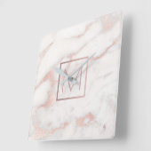 roos goudmonogram op roze marmer vierkante klok (Hoek)