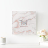 roos goudmonogram op roze marmer vierkante klok (Huis)