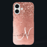 Roos goudpenseel Glitter Monogram iPhone 16 Hoesje<br><div class="desc">Pas dit trendy chassis met  roos gouden mousserende glitter eenvoudig aan op een roos gouden geborstelde metalen achtergrond.</div>
