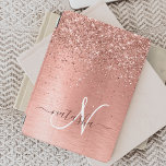 Roos goudpenseel Glitter Monogram iPad Air Cover<br><div class="desc">Pas dit trendy chassis eenvoudig aan met een  roos gouden mousserende glitter op een roos gouden geborstelde metalen achtergrond.</div>