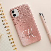 Roos goudpenseel Glitter Monogram iPhone 15 Case