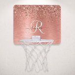 Roos goudpenseel Glitter Monogram Mini Basketbalbord<br><div class="desc">Maak dit trendy chic basketbalhoepje eenvoudig aan te passen met  roos glitter met mousserend glitter op een roos gouden geborstelde metalen achtergrond.</div>