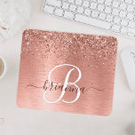 Roos goudpenseel Glitter Monogram Muismat<br><div class="desc">Pas dit trendy klokvormig ontwerp met  roos gouden mousserende glitter eenvoudig aan op een roos gouden geborstelde metalen achtergrond.</div>