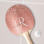 Roos goudpenseel Glitter Monogram Tafeltennisbatje<br><div class="desc">Personaliseer eenvoudig dit trendy chique pingpong paddle-ontwerp met  rozen gouden sprankelende faux glitter op een rozen gouden geborstelde metalen achtergrond.</div>