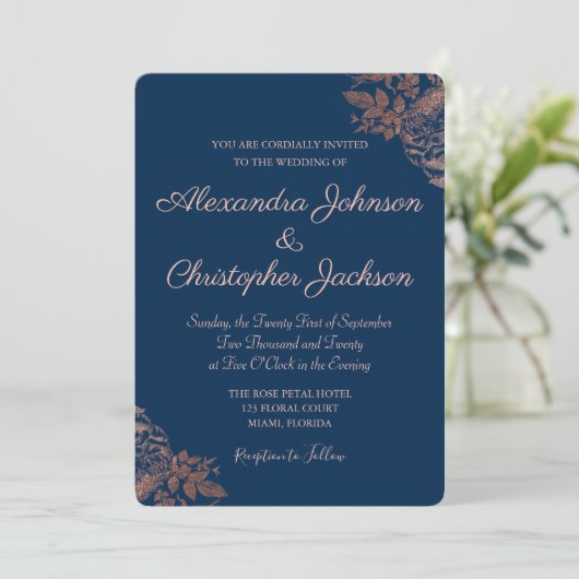 Roos goudroze en marineblauw Rozen bruiloft Kaart (Staand voorkant)