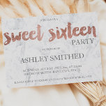 Roos goudtipografie marmer Sweet 16 Kaart<br><div class="desc">Roos gouden tipografie marmer Sweet zestien verjaardagsfeestjes. modern,  eenvoudig,  elegant en kic faux roos gouden borstelpografie op een witte moderne marmer.</div>