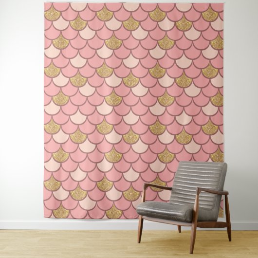 Roos goudvisschaalpatroon met glittereffect wandkleed (In situ)